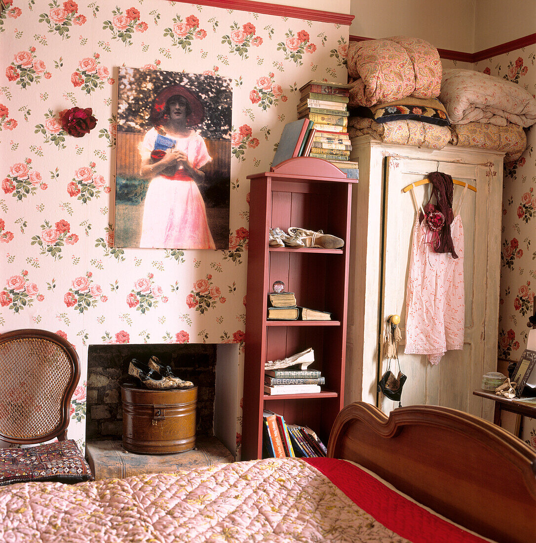 Feminine floral bedroom