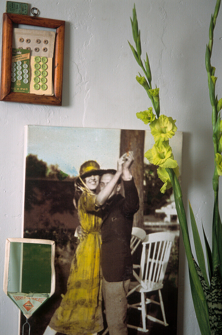 Gemälde und Gladiolen