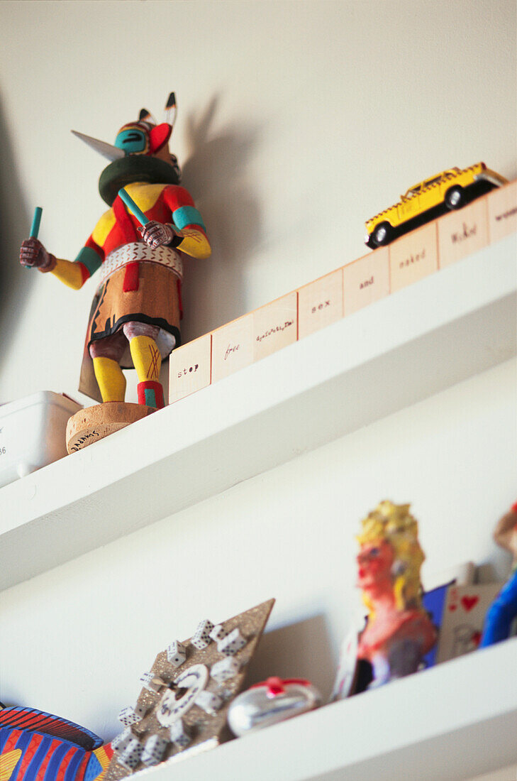 Display shelf of figurine and toy car