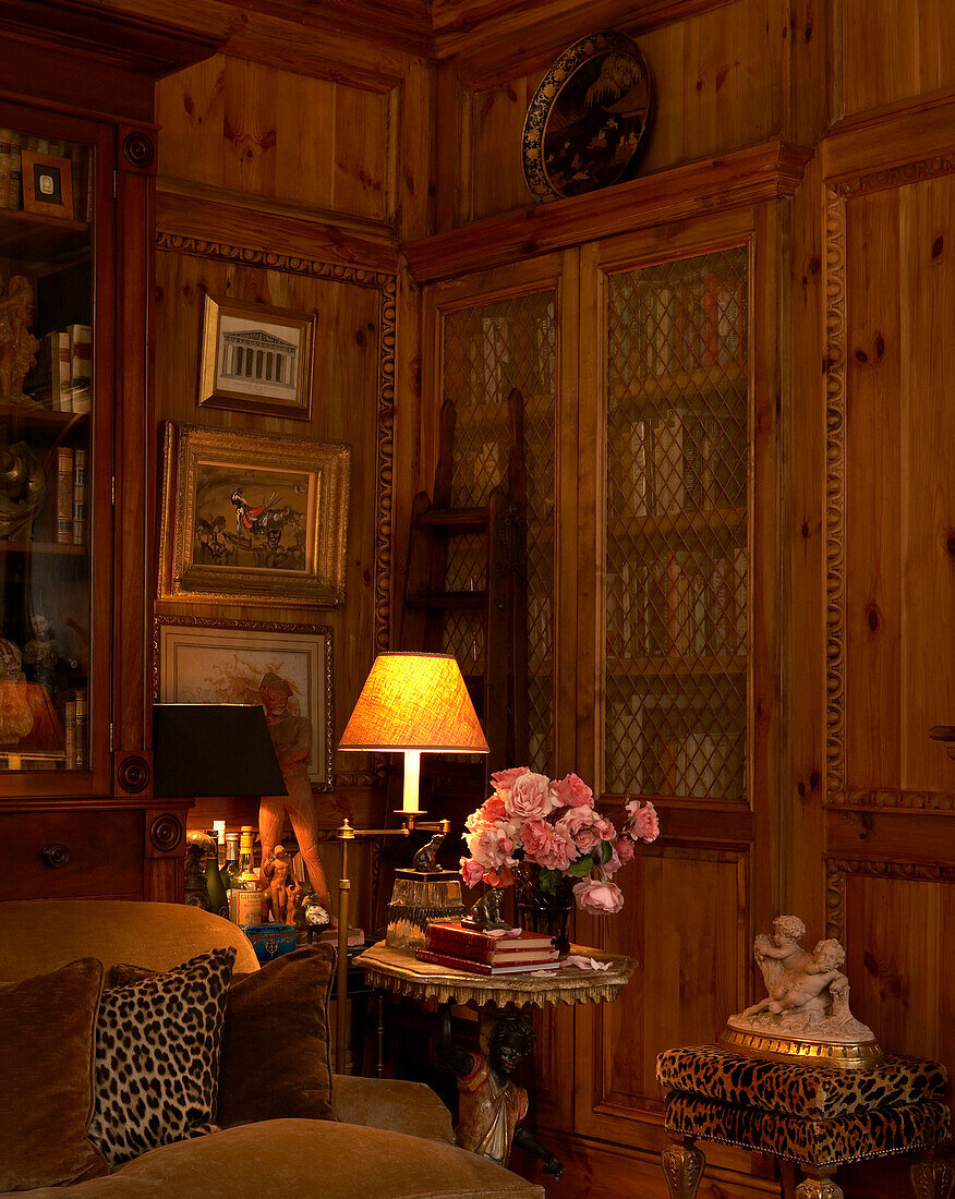 Cozy classical style interior