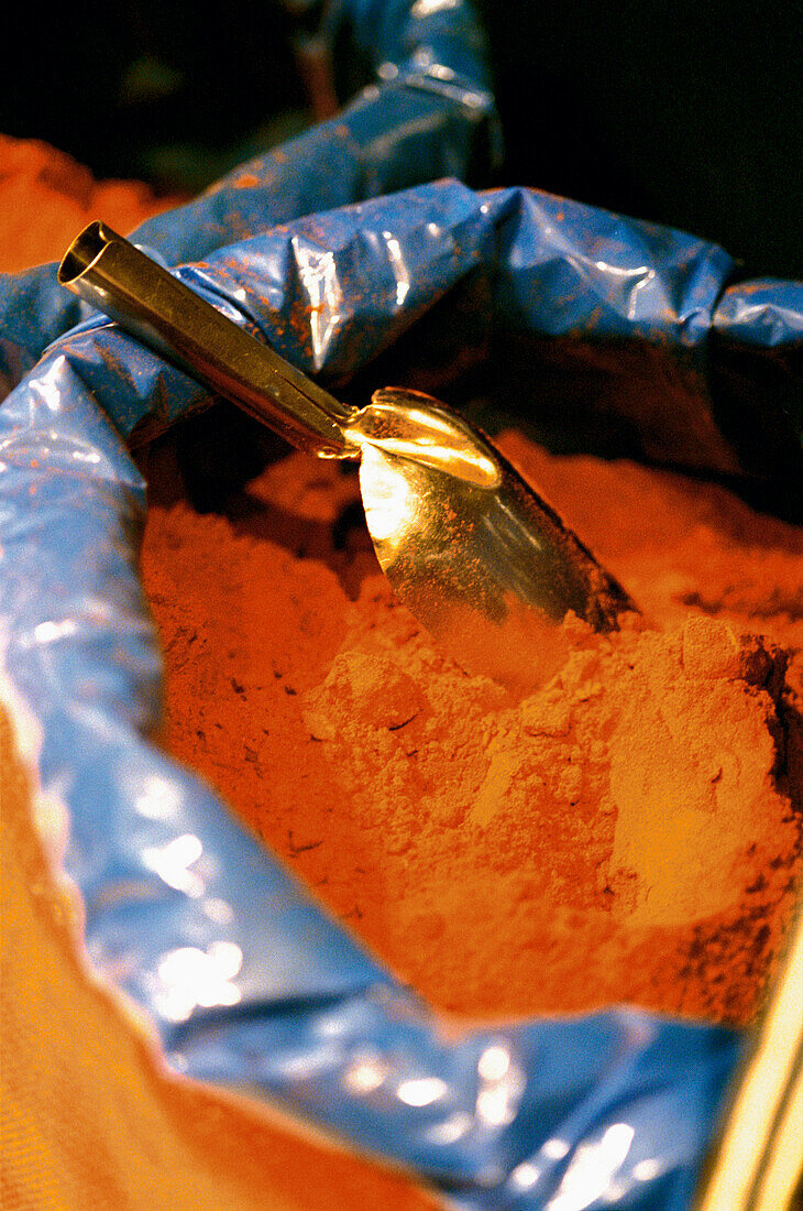 Offene Säcke mit rotem Paprika aus der spanischen Rioja