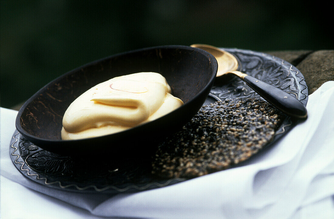 Saffron cream with sesame and poppy seed wafers