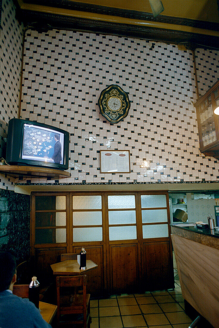 Fernsehgerät in einer Bar in Valencia