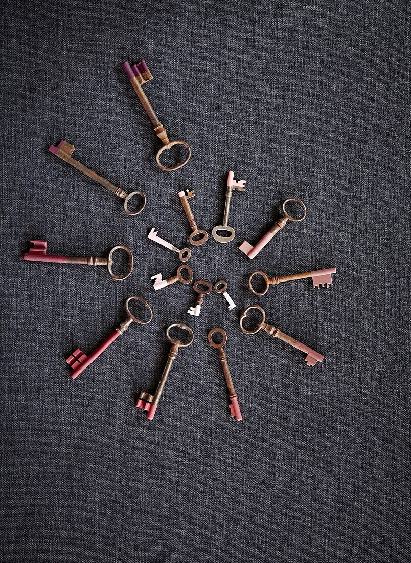 Vintage keys of contrasting sizes