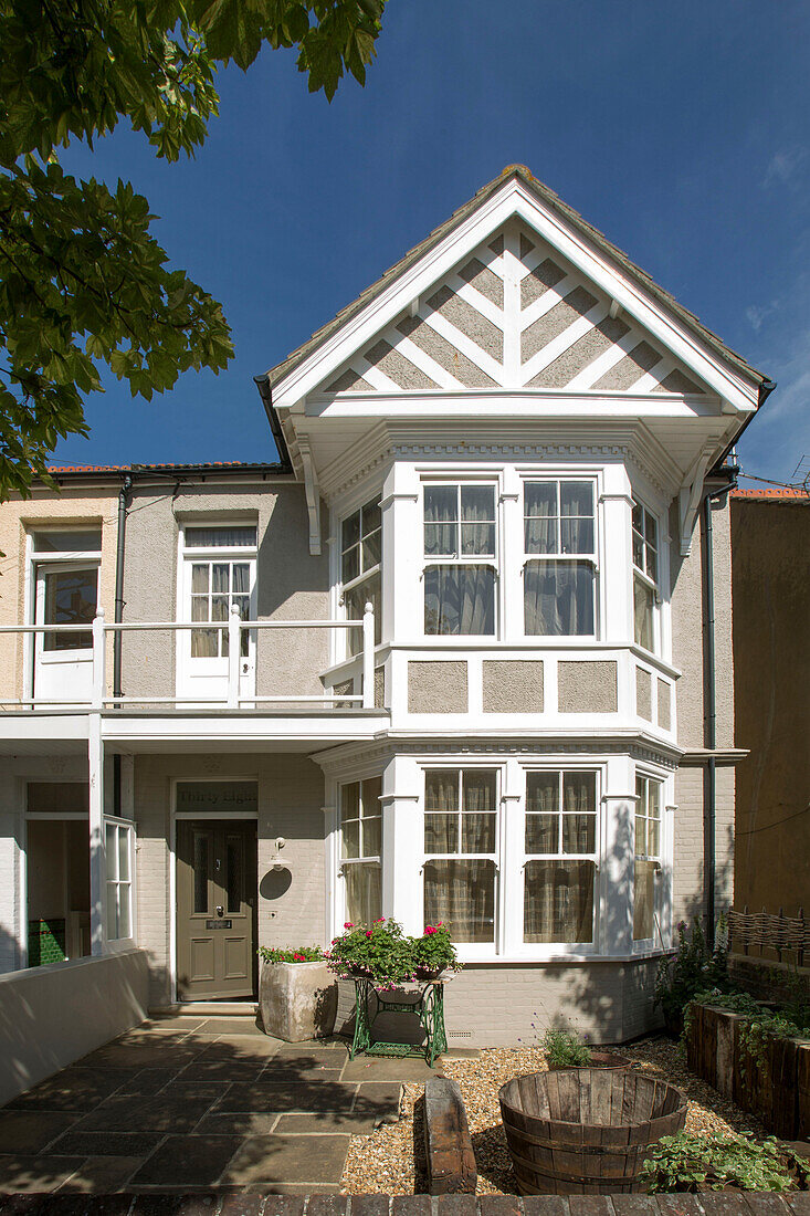 Außenansicht eines gekiesten Edwardianischen Doppelhauses in Worthing UK