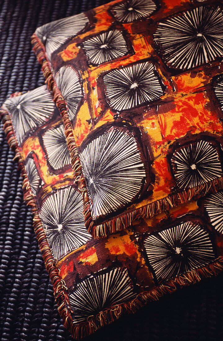 Afrikanische Textilbespannung auf Kissen