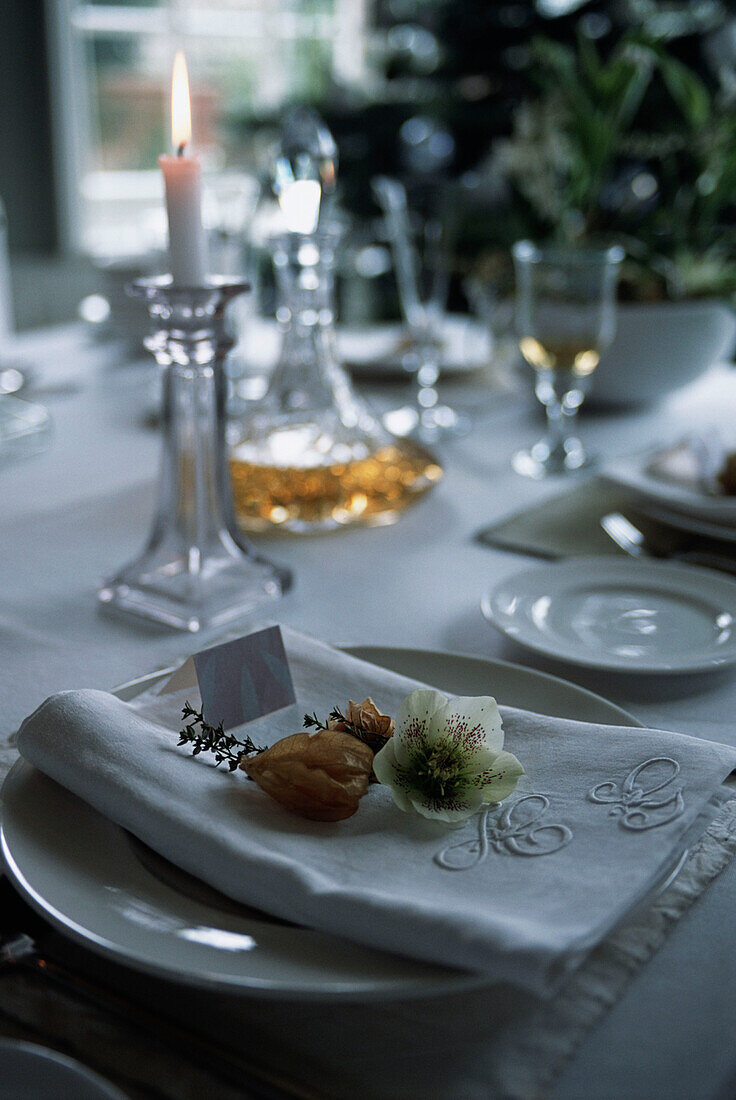 Napkin with flowers on plate