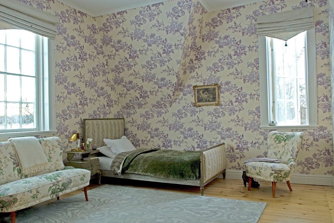 Altmodisches Schlafzimmer mit Doppelbett