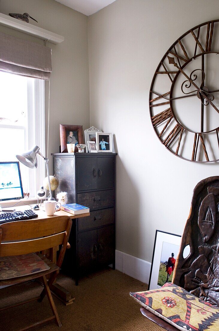 Einfaches Büro zu Hause