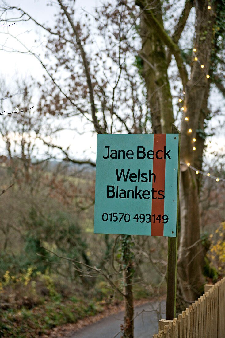 Werbeschild für walisische Decken in Tregaron, Wales, UK
