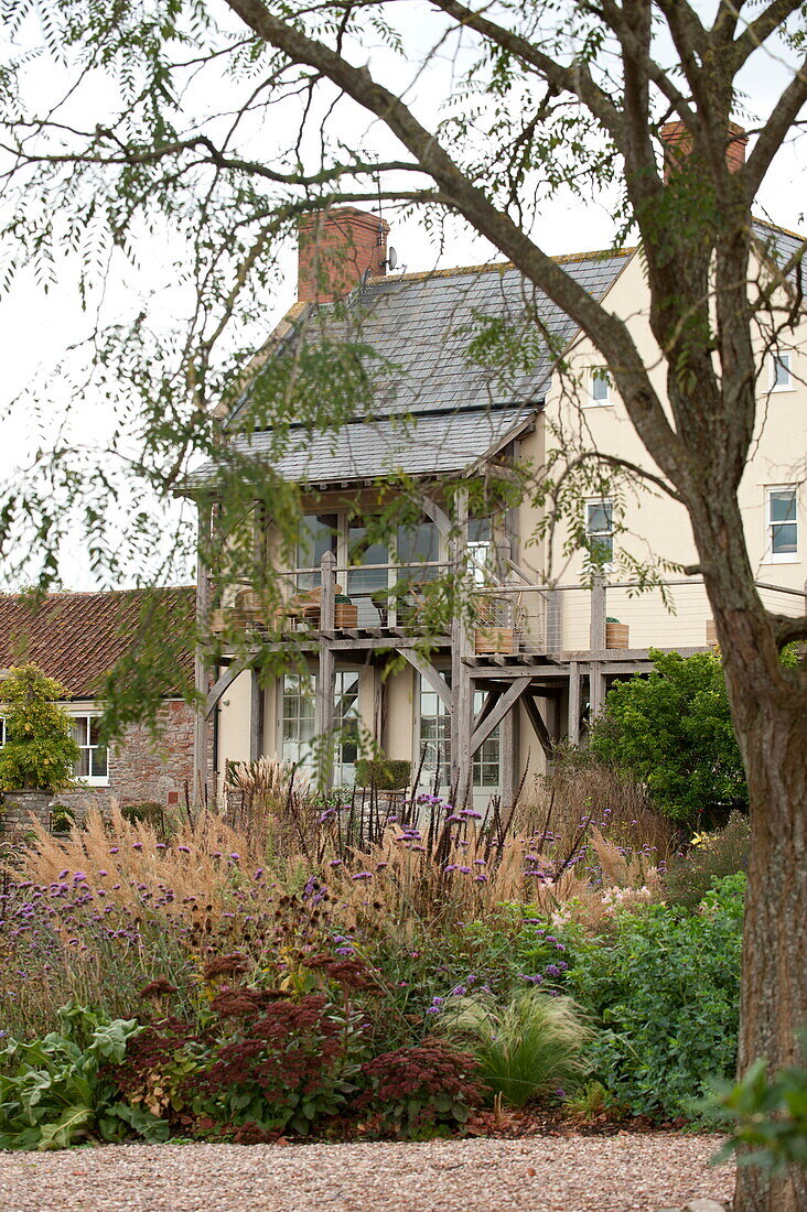 Garten eines ländlichen Bauernhauses in Blagdon, Somerset, England, UK