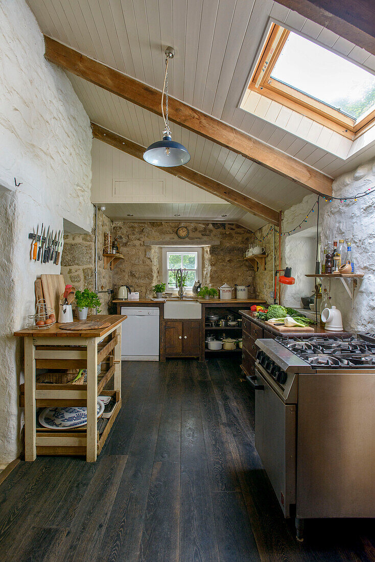 Geschieferte Decke in renovierter Bauernhausküche in Helston Cornwall UK