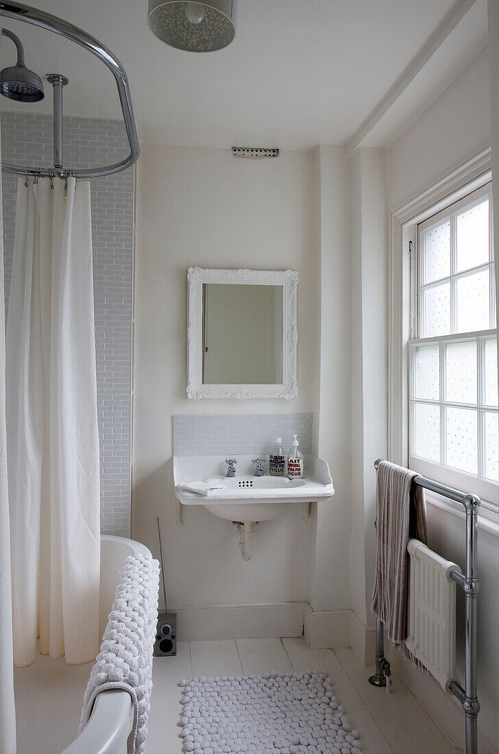 Freistehende Badewanne in einem Haus in London, UK