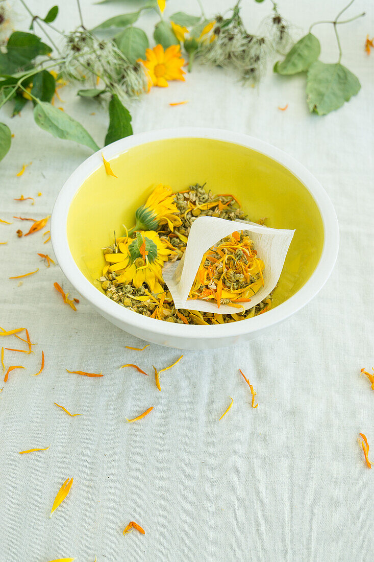 Tea bags with marigold tea and camomile tea, with fresh flowers
