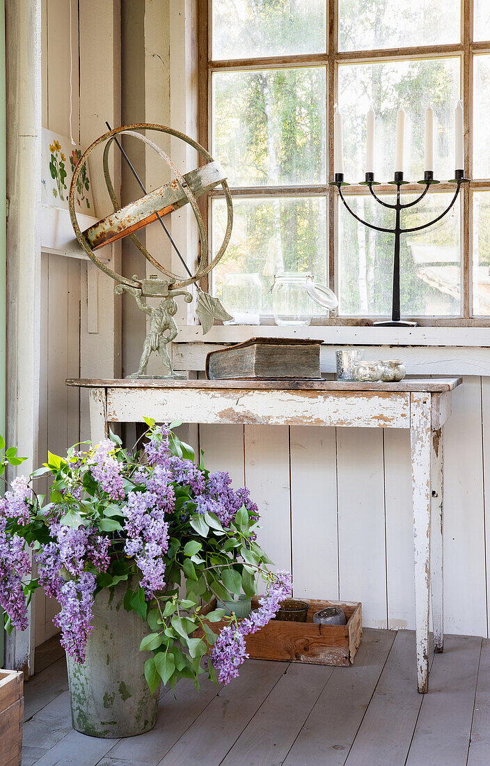 Lilac branches in a floor vase, rustic ambience