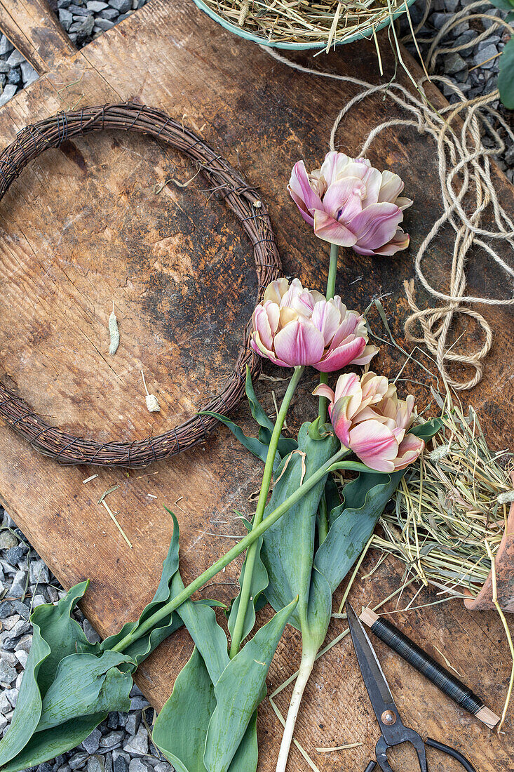 Accessories for tulip wreath made of birch twigs with hay