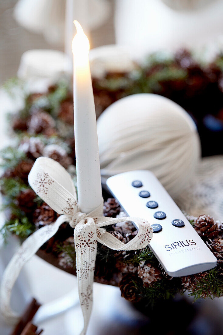 Adventskranz mit weißer Kerze und Fernbedienung