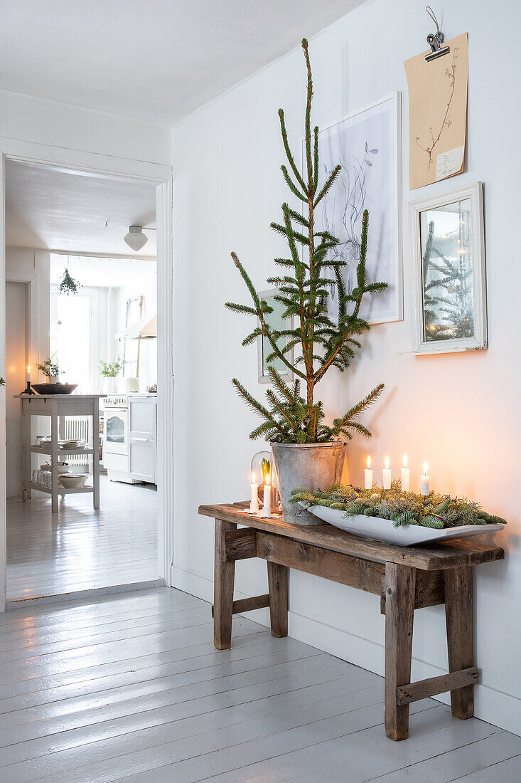 Scandinavian-style hallway with wooden bench and Advent arrangement