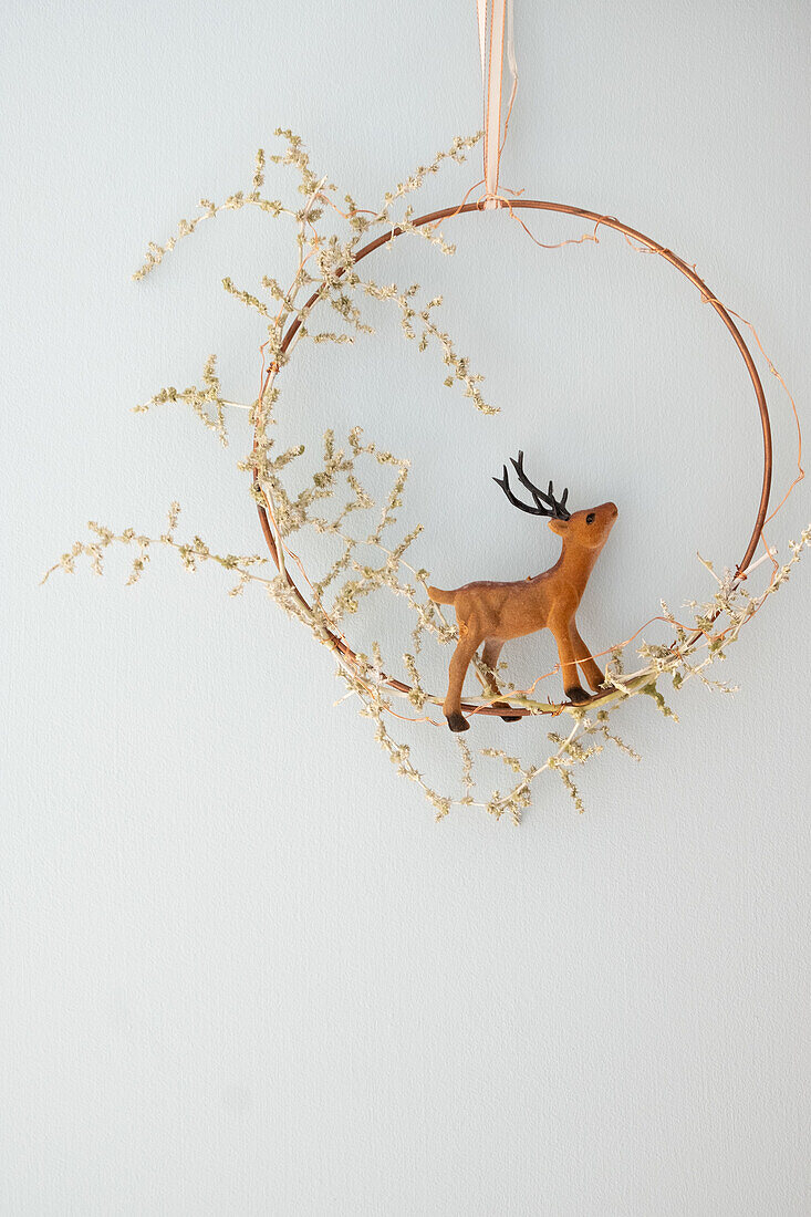 Minimalist wall wreath with dried flowers and mini reindeer