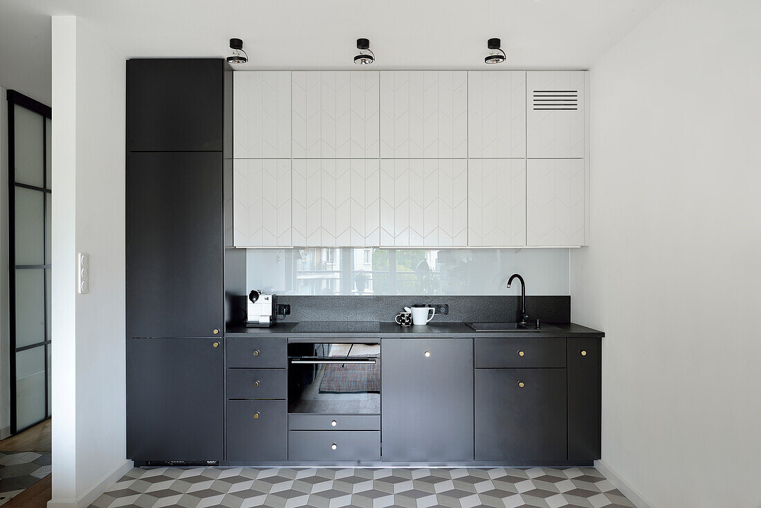 Kitchen in black and white with geometric floor pattern