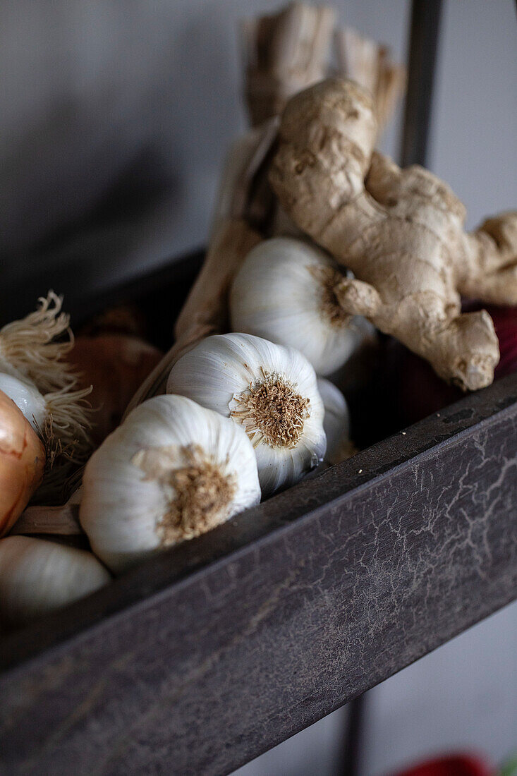 Knoblauch und Ingwer in der Küche