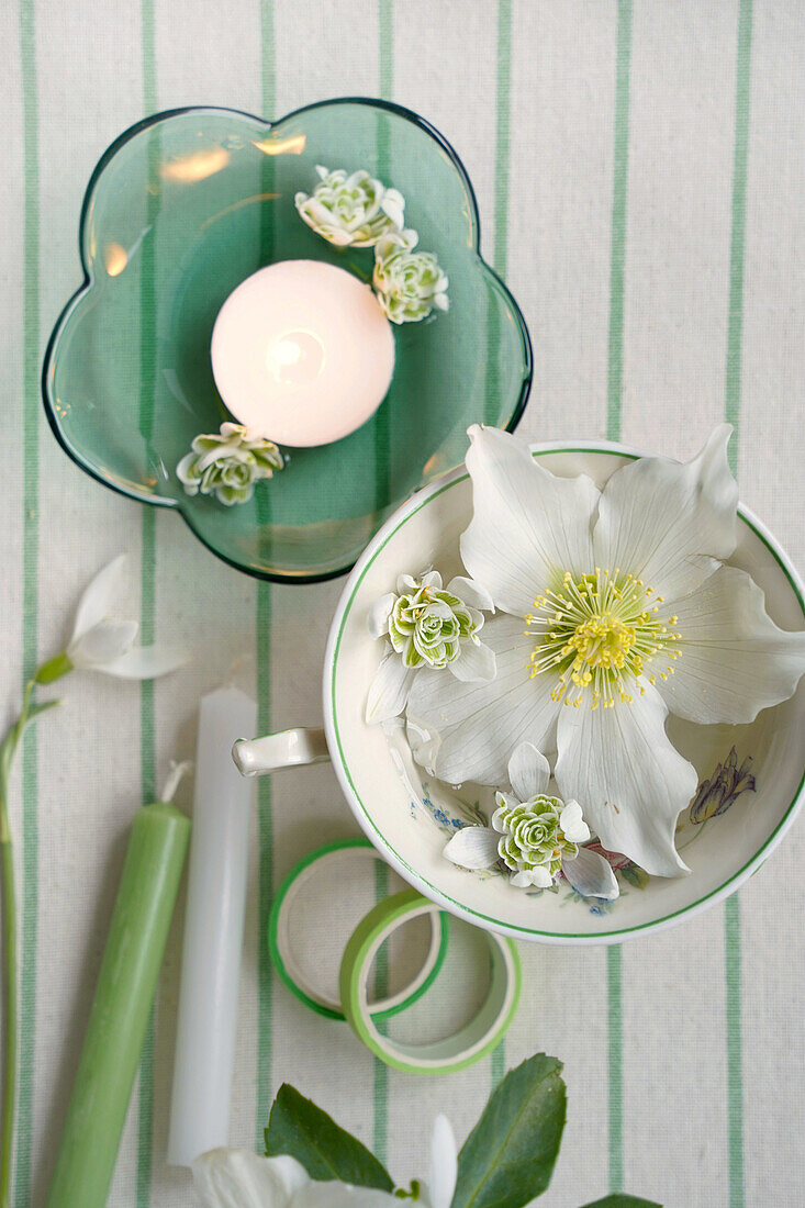 Table decoration with Christmas roses and candles