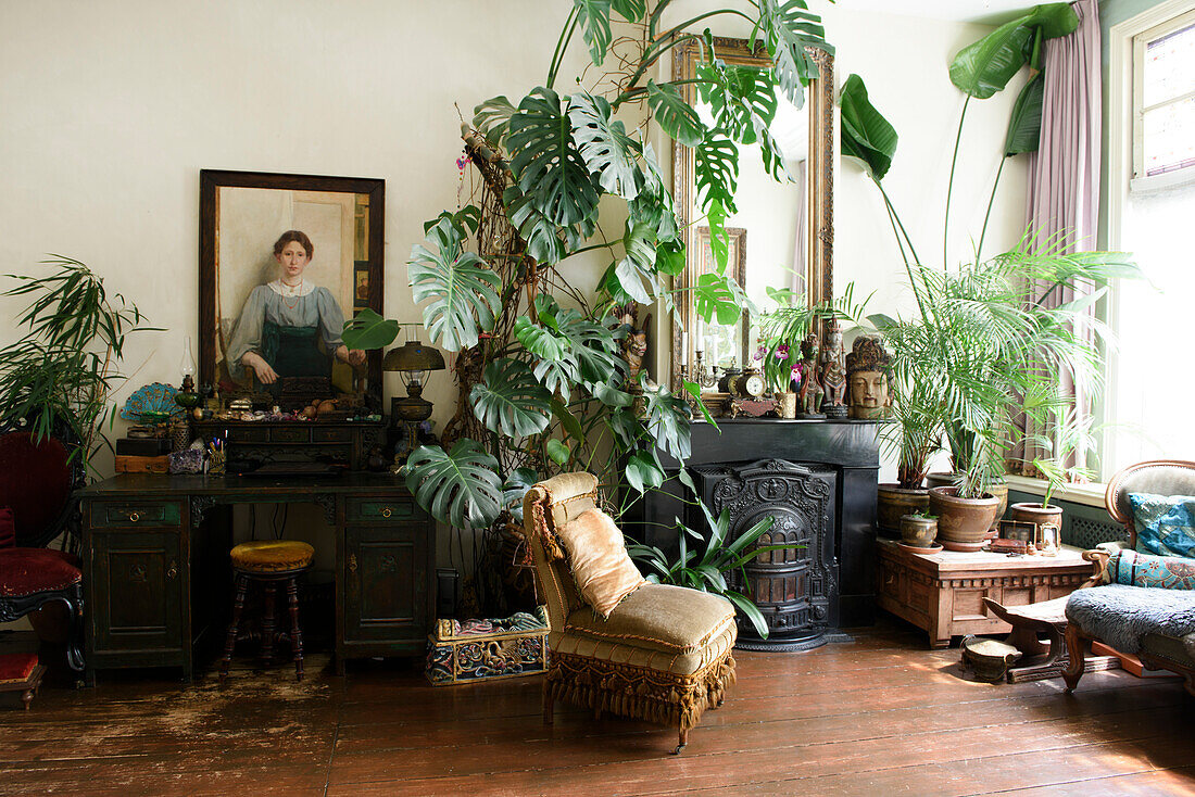 Lush living room with vintage furniture and wooden floor