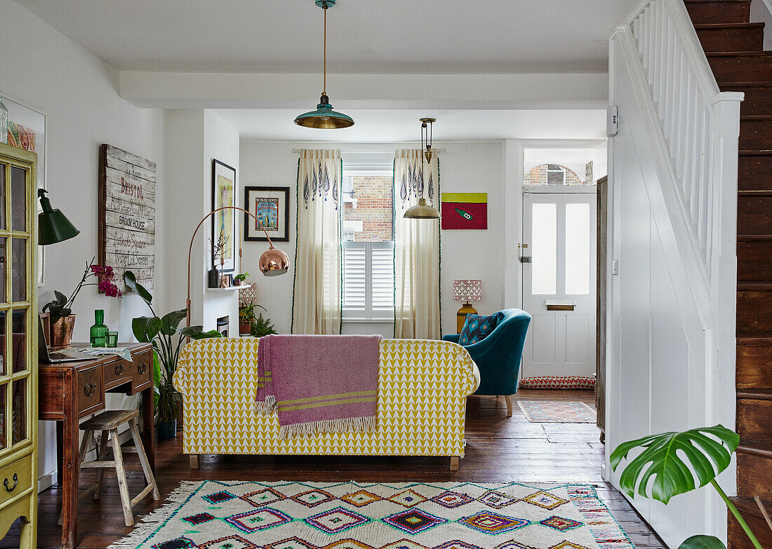 Living room with vintage furniture and colourful carpet