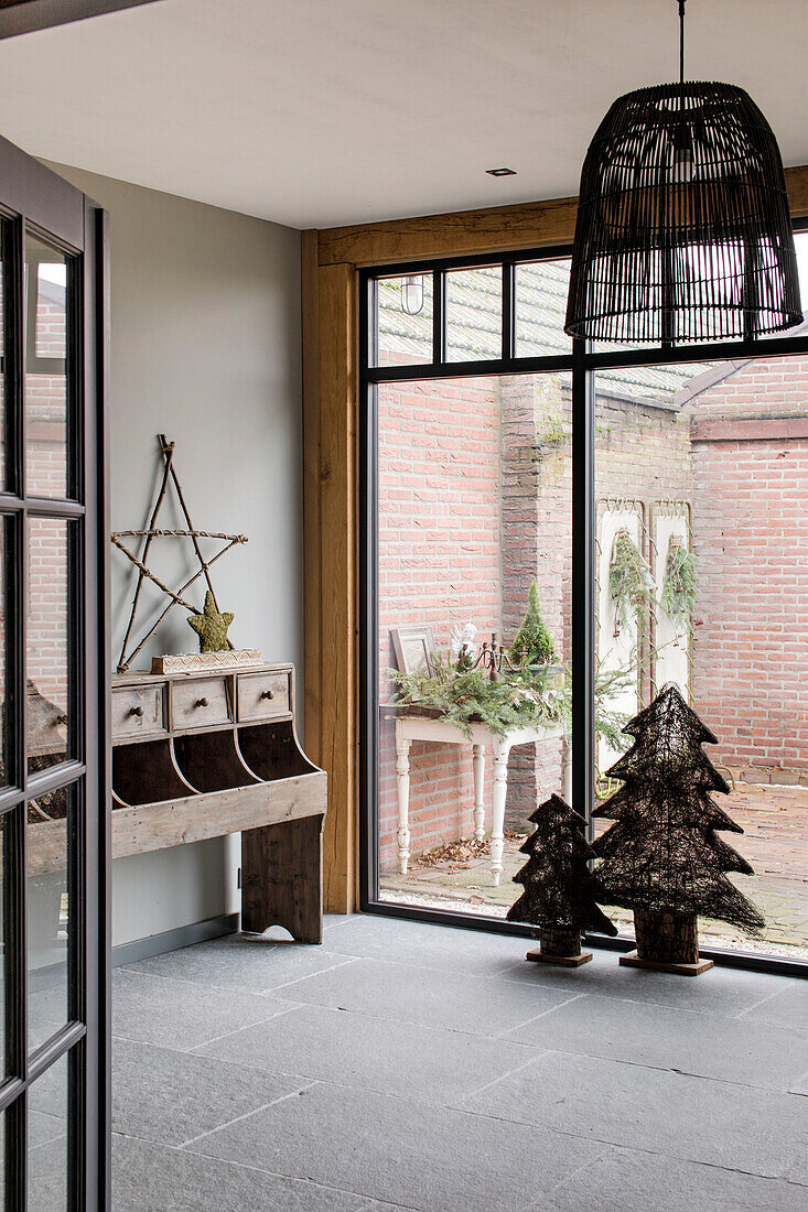 Winter decorations with fir trees and a star in the entrance area