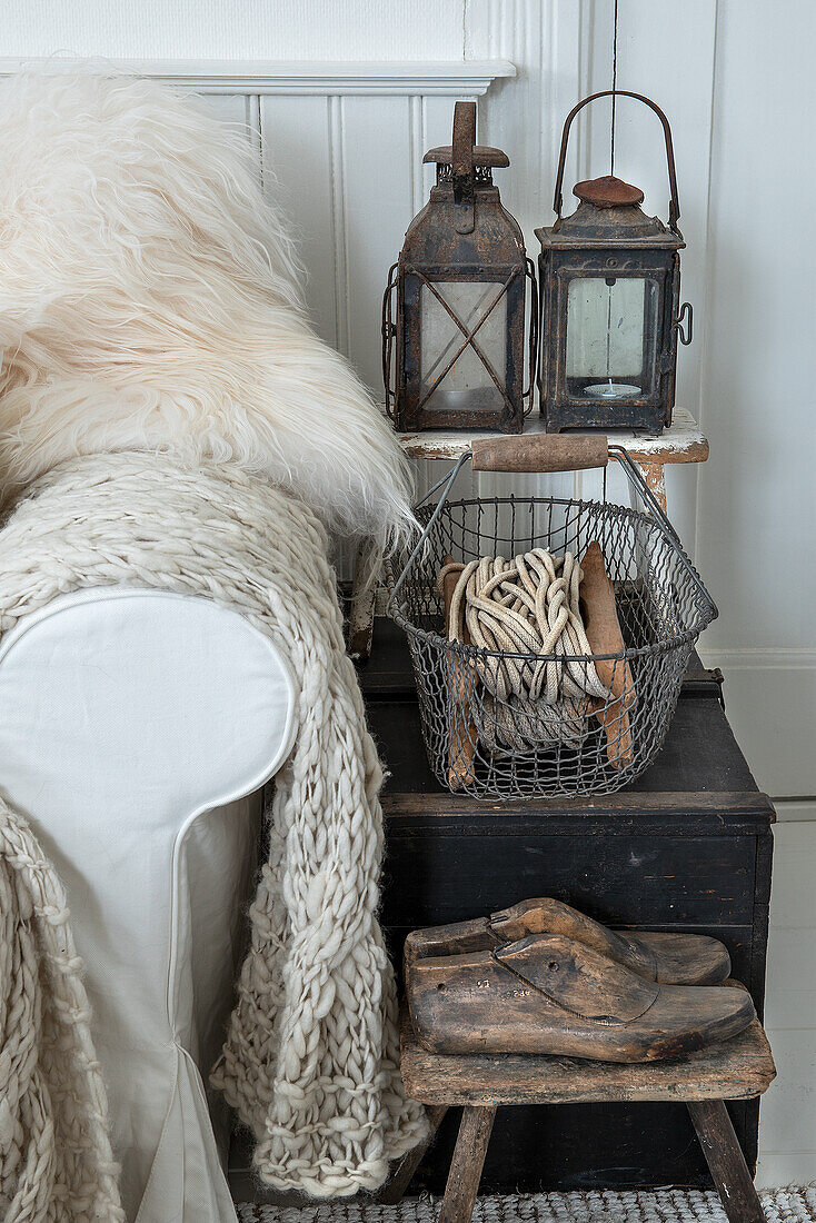 Rustic decoration with old lanterns, bobbins and shoe lasts in the living room