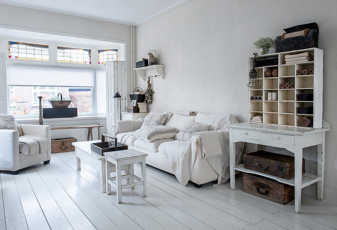 Country-style living room with white wooden furniture and parquet flooring