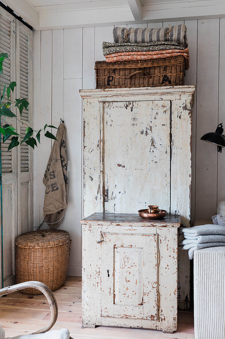 Living room with furniture in shabby chic look