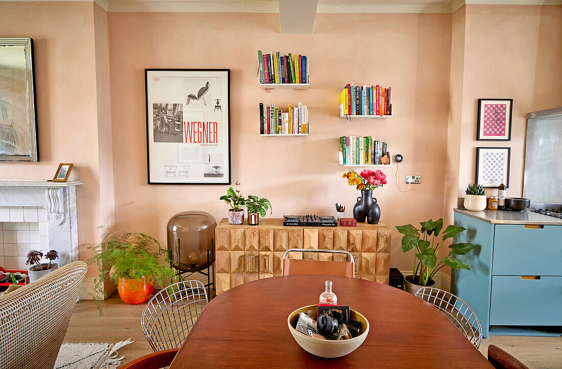 Open-plan living, cooking and dining area with a modern ambience