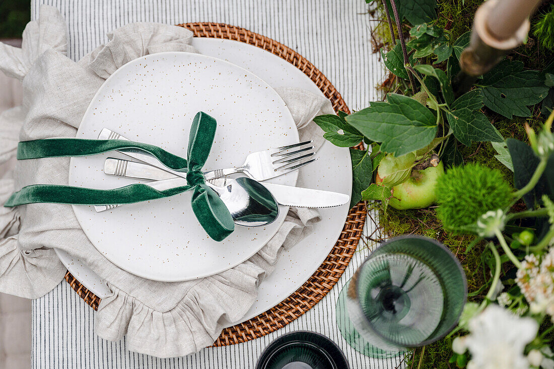 Table setting with linen napkin and green velvet ribbon