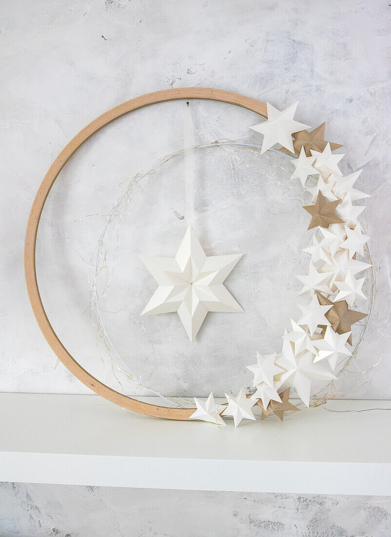 Star wreath with DIY paper stars