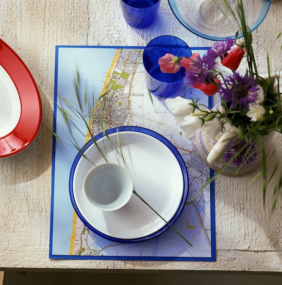 Single place setting on a table mat