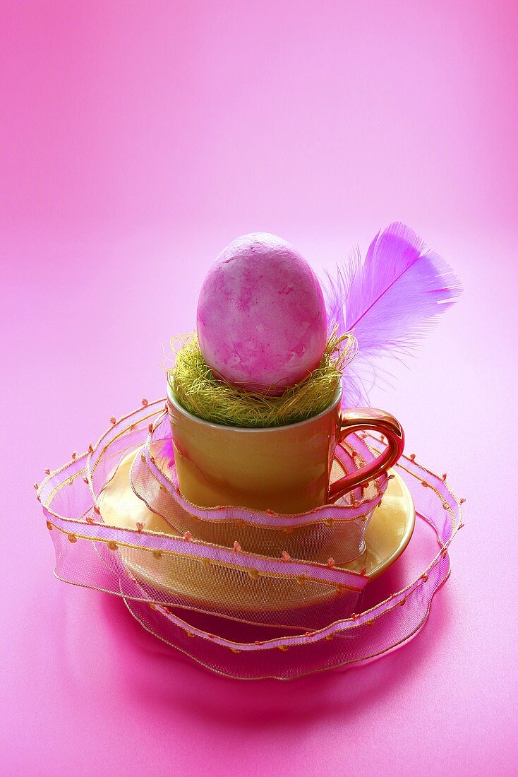 Easter egg nest in espresso cup (decorative idea)