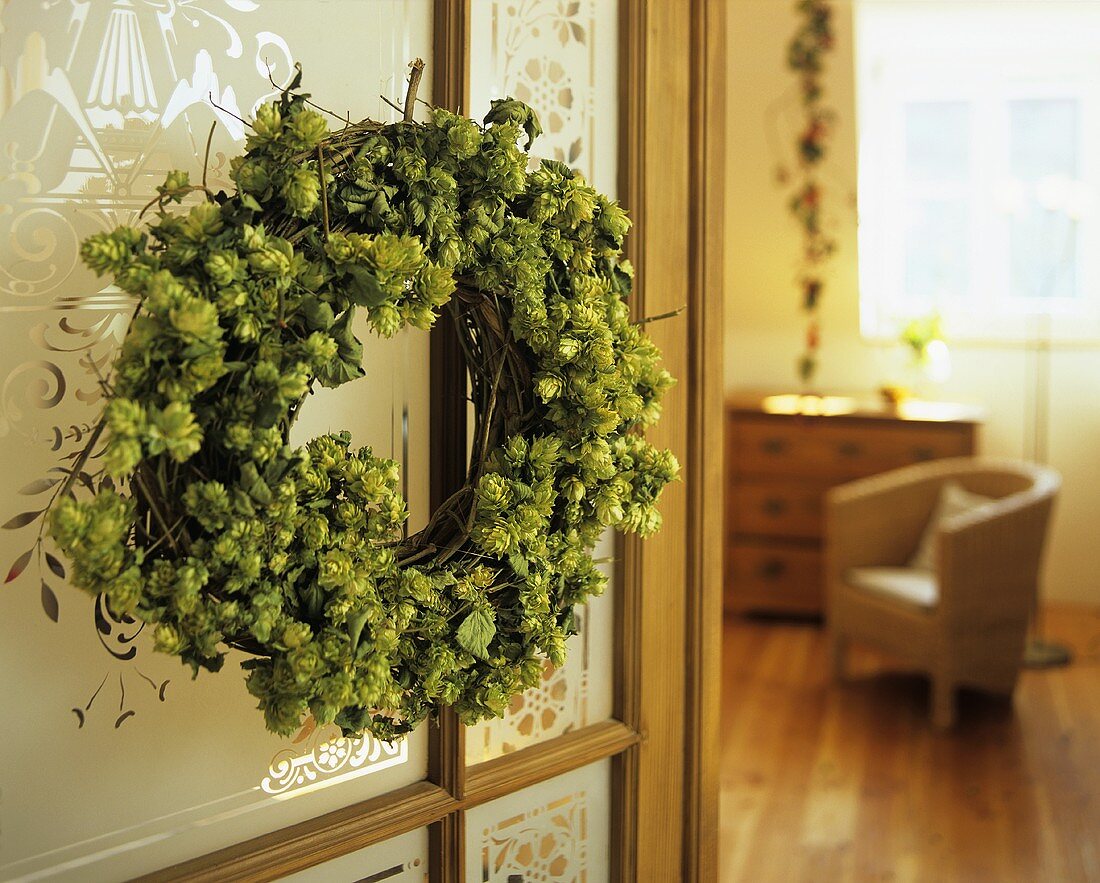 Hop door wreath