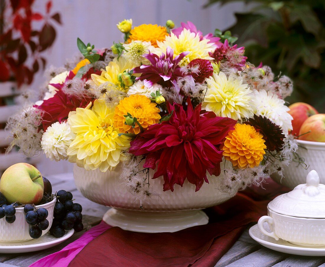 Soup tureen with dahlias