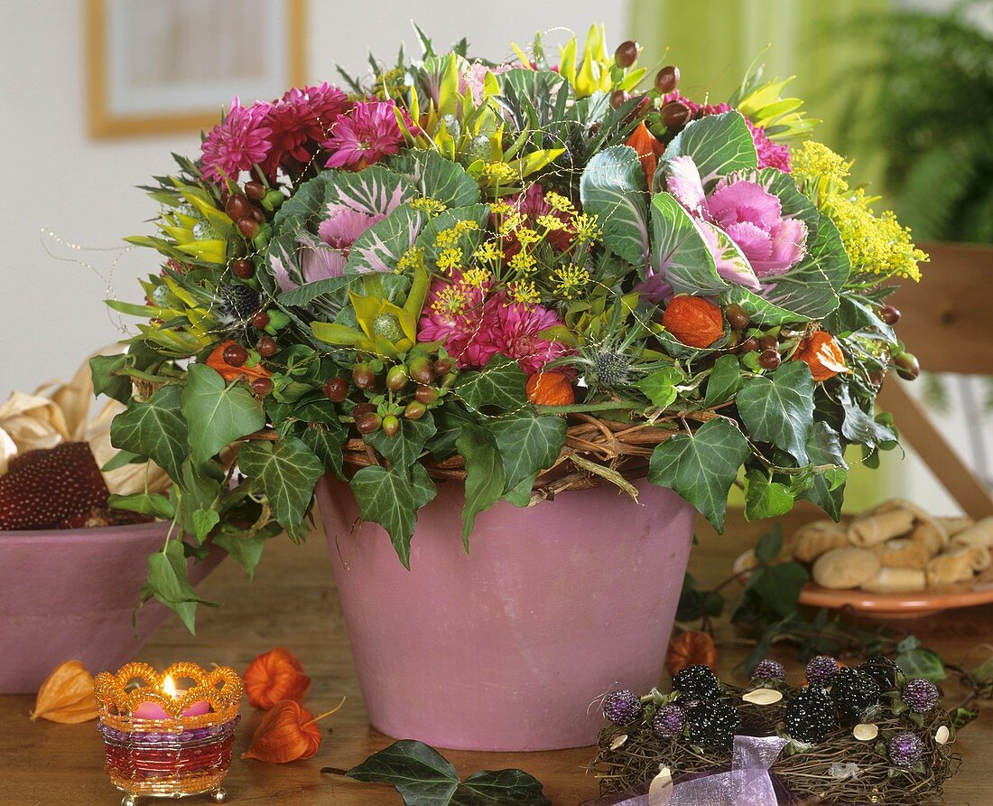Herbststrauss mit Zierkohl, Dill, Efeu & Herbstchrysanthemen