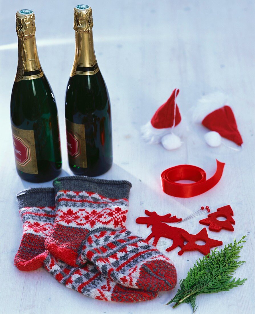 What you need to wrap sparkling wine bottles for Christmas