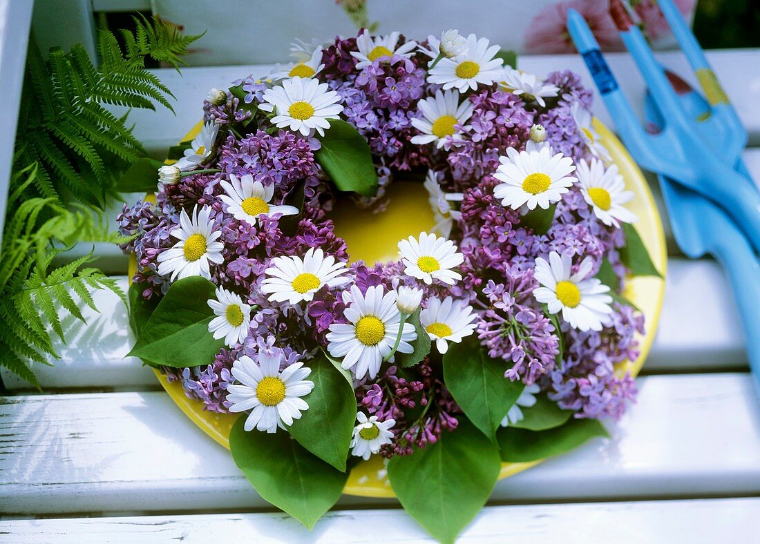 Wreath of ox-eye daisies and lilac