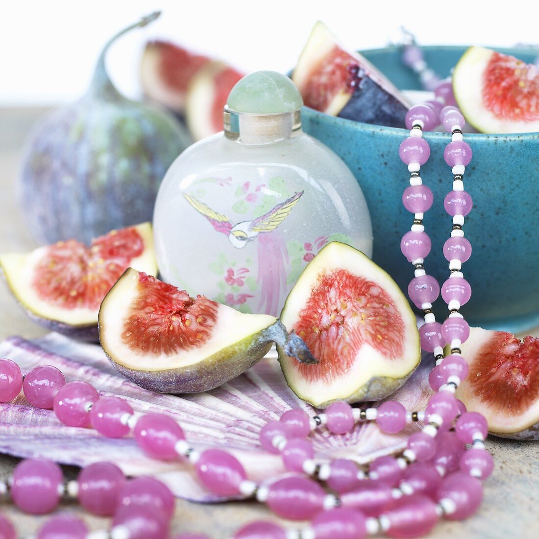 Figs, cosmetic product and string of beads