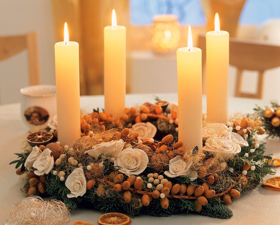 Advent wreath with white candles and dates