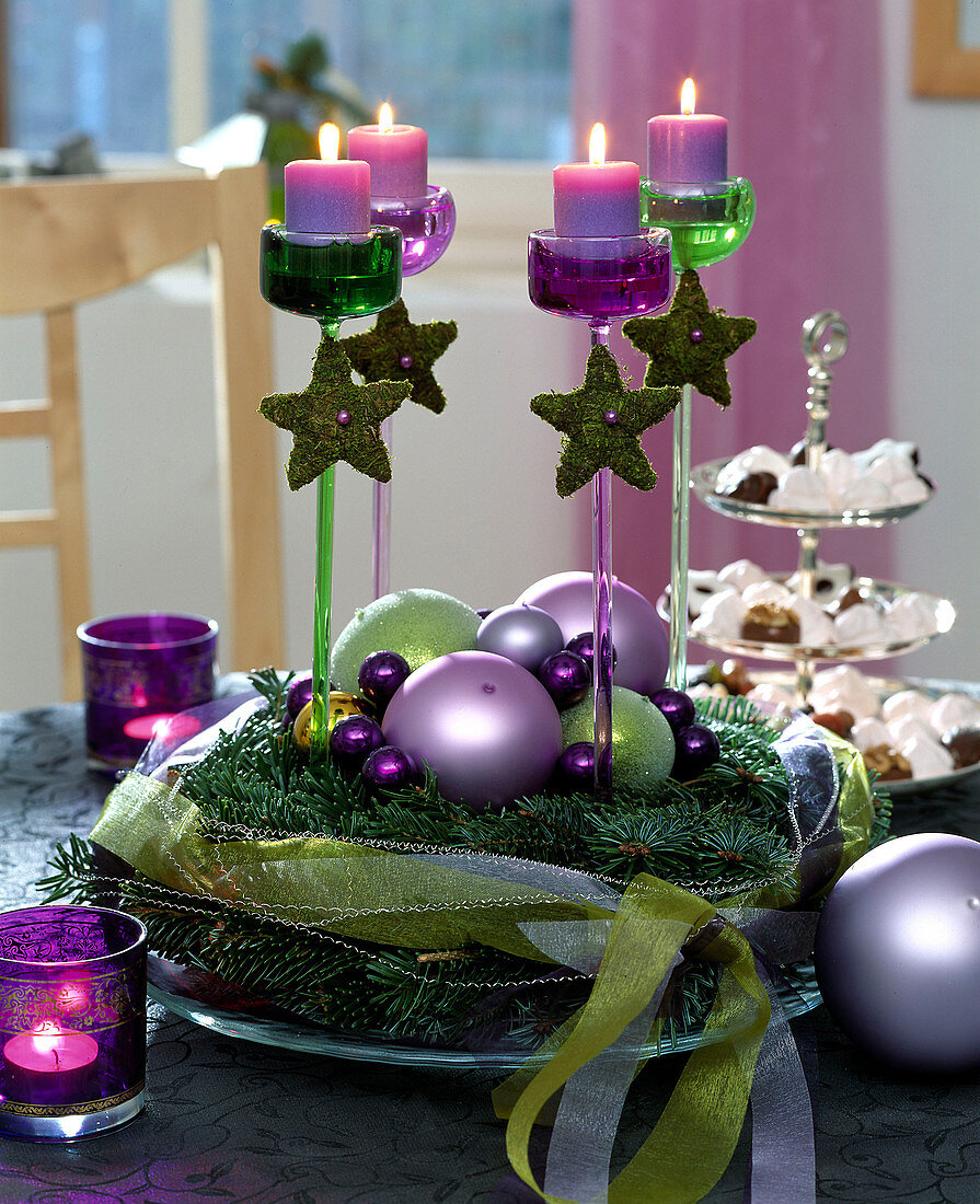 Modern Advent wreath in green and purple