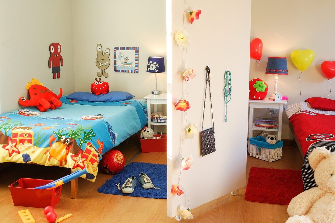 Children's room with partition