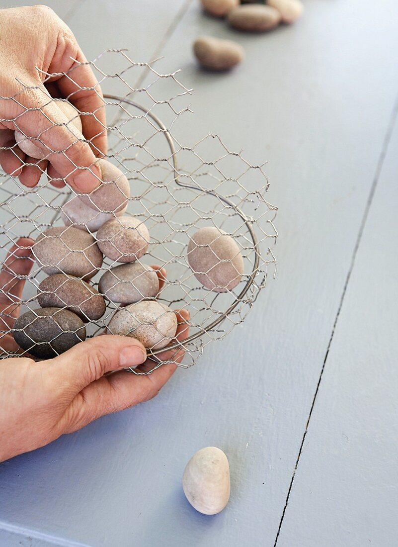 Making a heart with wire and pebbles