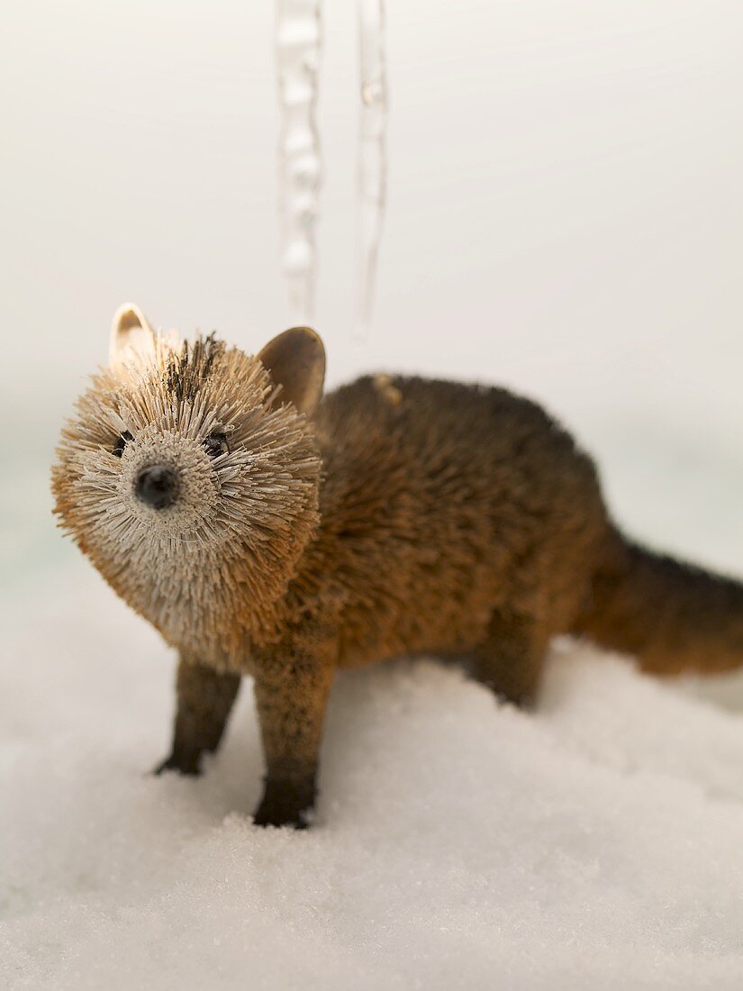 Deko-Fuchs im Schnee