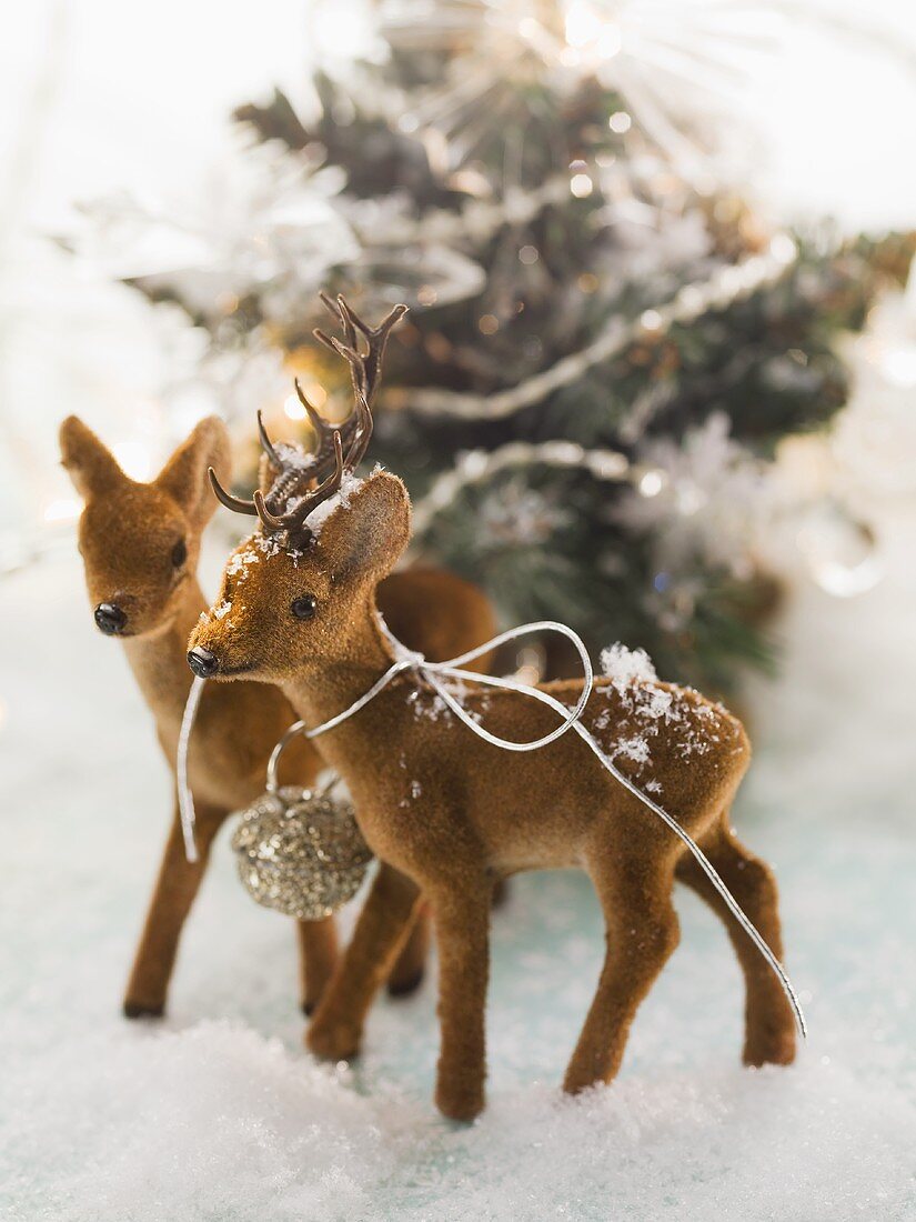 Deer figures in snow (Christmas decoration)