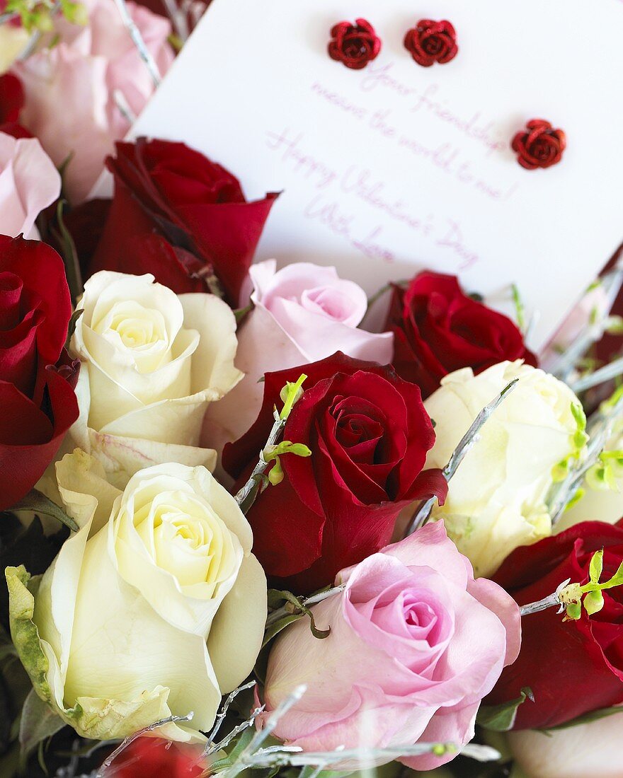 Ein Valentinstagsstrauss mit Rosen